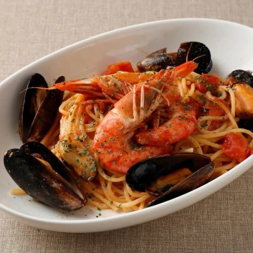 提供 5 种意大利面食，包括经典peperoncino 和carbonara