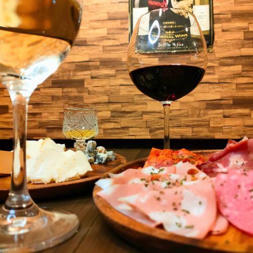 A popular restaurant that pairs well with wine: prosciutto, cheese, and ajillo