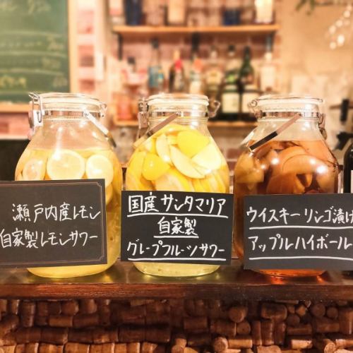 店舗で漬け込み自家製のお酒が女性に人気♪