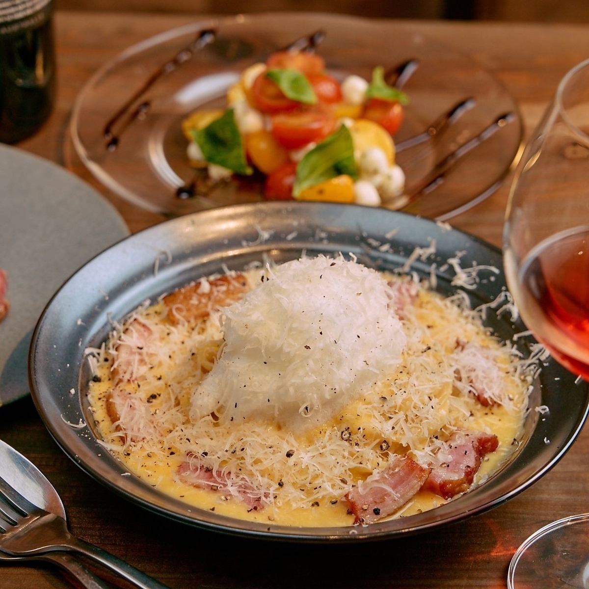 自家製サングリアと究極のカルボナーラで楽しむイタリアンバル