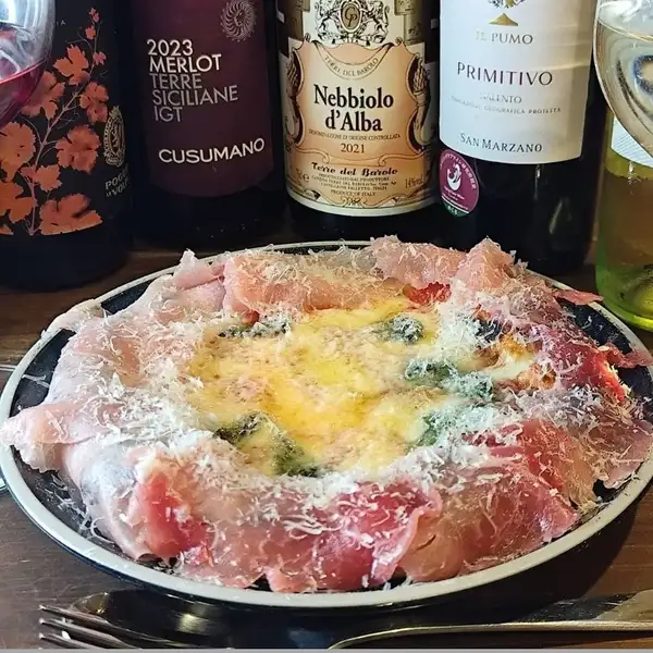 生ハムと背徳チーズの極みマルゲリータ