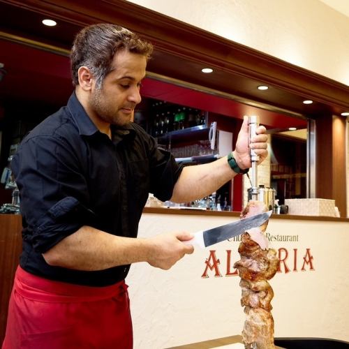 [All-you-can-eat churrasco lunch] Hot, freshly grilled chunks of meat cut right in front of you.You can enjoy 15 different types.