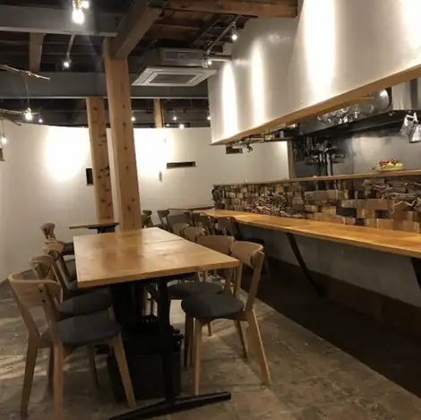 落ち着いた店内でゆったりとした時間をお過ごしください