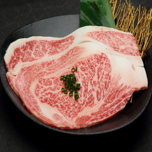 【信頼を築き上げた老舗精肉業者から仕入れる自慢の黒毛和牛！】当店1番人気の大判リブロース