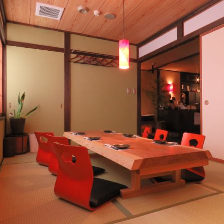 Tatami mat seats are perfect for a girls' night out! Please enjoy the story at your leisure.
