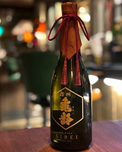 Good evening! It's Oniyanma ☺️

This time, we will introduce "Shinshu Kirei Premium Gold"!! This sake is actually the favorite drink of the Korean idol group BTS's V.😳Oniyann is selling this rare and precious sake in limited quantities, "just one bottle at a time"🤭

We look forward to your visit⭐️

#Nagano City #Nagano City Izakaya #Nagano City Oniyanma #Nagano City Seafood #Nagano City Sake #Nagano City Hideaway #Shinshu Kirei #Premium #BTS #No Resellers‼️