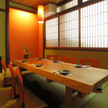 A very popular tatami room.A completely private room with a door! Recommended for entertaining, dates, etc. If you make a reservation only, we charge a seat fee of 330 yen per person.