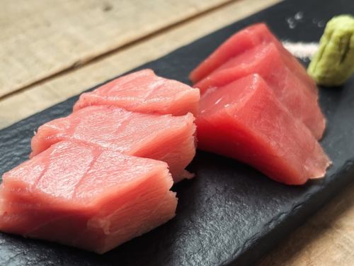 こんにちは（╹◡╹）
おにやんまです（╹◡╹）

生本マグロ入荷しました。

八周年記念イベント2日目始まります〰

皆様のご来店お待ちしております。
でわ〜🤘

#長野市居酒屋#長野市おにやんま#長野市隠れ家#長野市海鮮#長野市日本酒#八周年#記念イベント#最高のマグロと最高のアイナメと最高のイサキ松ちゃんありがとう
