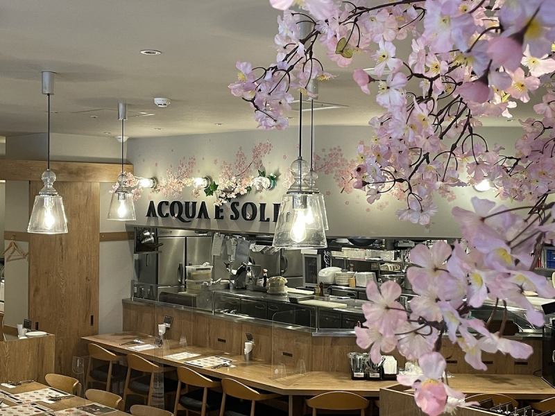 You can enjoy the feeling of cherry blossom viewing from late February! How about viewing the cherry blossoms inside the store while having a farewell party?