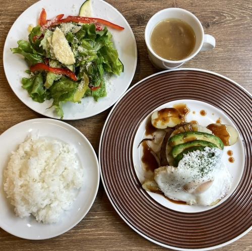 【季節のハンバーグランチ】ハワイアンハンバーグ