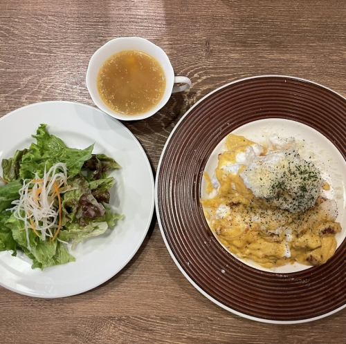 【季節のオムライスランチ】ふわふわカルボナーラオムライス