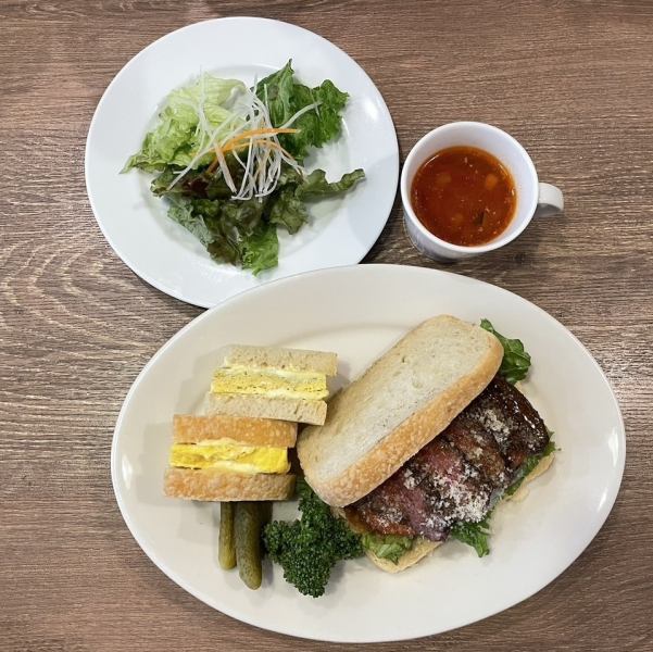 6/30-7/6【週替わりランチ】牛ハラミのタリアータと厚焼き玉子のサンドウィッチ