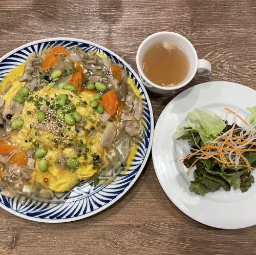 【季節のオムライスランチ】たっぷり野菜の和風あんかけオムライス