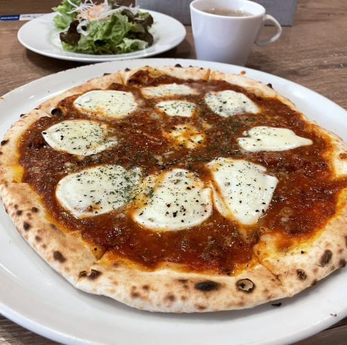 1/1～【季節のピッツァ】いも豚のボロネーゼと水牛のモッツァレラのピッツァ