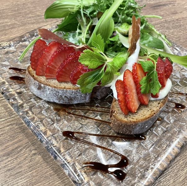 ★"Strawberry and Mascarpone Ancient Wheat Bruschetta" made with strawberries delivered directly from Familia Hojo (Tateyama)