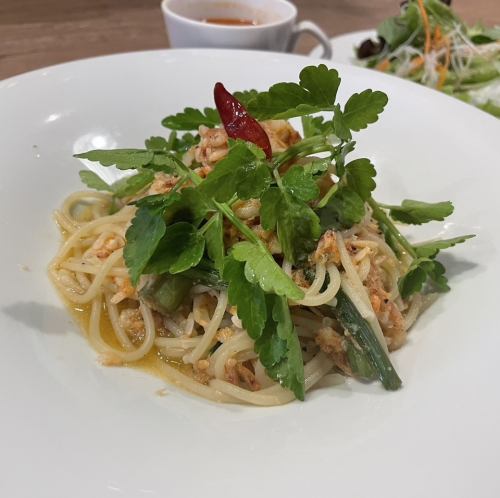 4/1~ 樱花虾仁意面配清爽的日本香菜