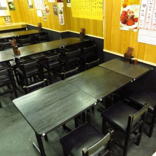 お席はゆったりした間隔を保ちご案内いたします。