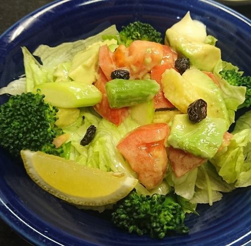 トマトとアボカドサラダ