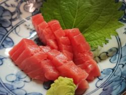 マグロ中トロ刺