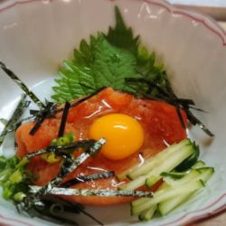 サーモンユッケ