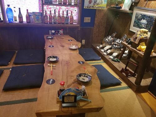 ゆったり利用できる広々座敷席テーブルを並び替えれば団体様にご利用頂けます！25名様から36名様を目安に貸切でご利用が可能です。お気軽にお問い合わせください◎