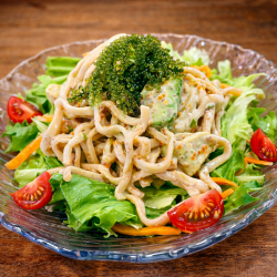 沖縄そばサラダ