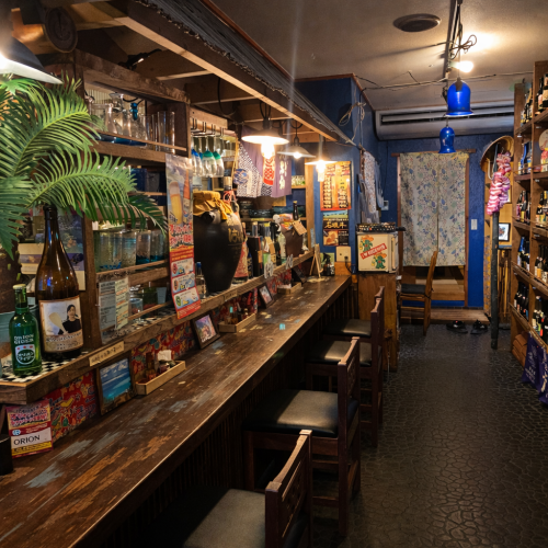 <p>お一人様もOKなカウンター席、アットホームな雰囲気です。</p>