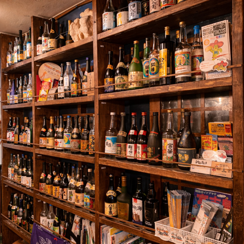 泡盛は県内47酒造所の泡盛を全て取り揃え150種類以上！