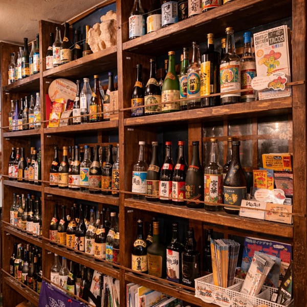 自慢の泡盛は県内47酒造所の泡盛を全て取り揃えました！味の違いを楽しめる泡盛の飲み比べセットもご用意★