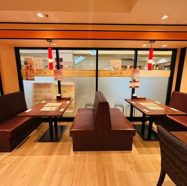 まるでリゾート!異国情緒あふれる空間で、わいわい賑やかに食べ飲み放題パーティー!SNS映え間違いなしの店内で、心ゆくまで盛り上がろう!