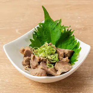 雞胗配蔥花和鹽