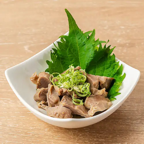 雞胗配蔥花和鹽