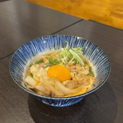 ふわふわ卵たっぷりの当店名物『親子丼』