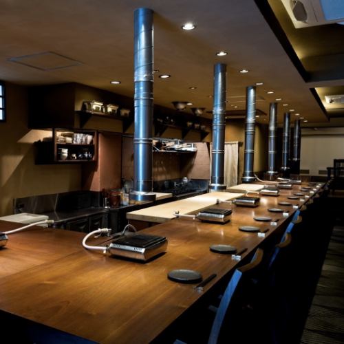 <p>Counter seats where you can enjoy your meal while watching the cooking process in front of you.Please enjoy our specialty horse meat dishes in a spacious table and high-quality space.2 people, of course, 3 people are also welcome ◎</p>