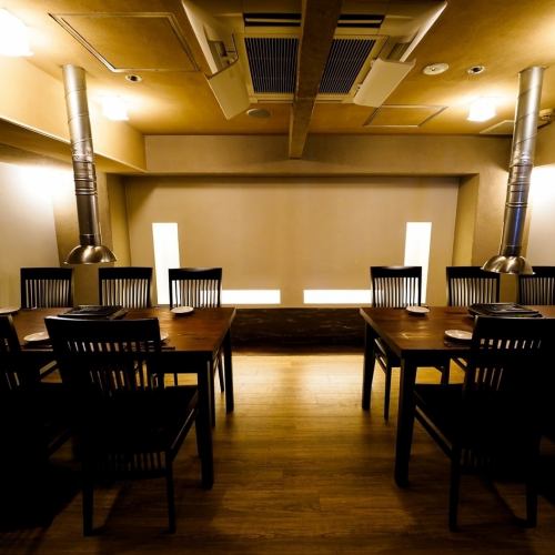 <p>We have 2 table seats for 6 people.This is a recommended seat for those who want to enjoy a face-to-face meal.The table seats available from 3 people can be used as a private room by closing the door.Reservations are possible for up to 12 people.We also welcome large groups of visitors.※Please contact us once for more than 7 people</p>