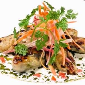 牡蠣の鉄板焼き　バジルクリームソース