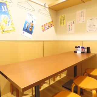 4名様~6名様の唯一の個室席。ゆっくり会話を楽しめる個室席。周りを気にせず過ごせるため、水道橋、東京ドーム周辺で女子会やデート、接待にも人気。予約必須の人気席です。