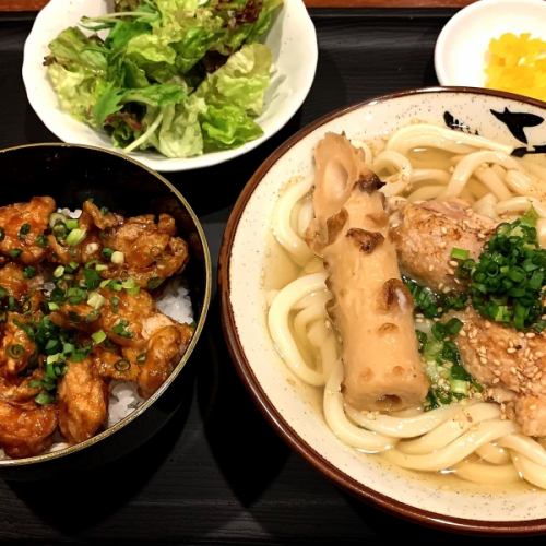 おでん出汁のおうどんと日替わりミニ丼定食。