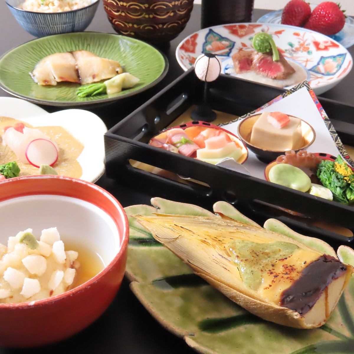 栃木県足利の市場から仕入れる季節の食材を用いた「懐石料理」が堪能できる料亭です。