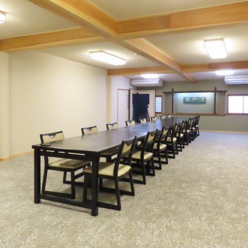 <p>個室は6名様×1部屋、12名様×2部屋、20名様×1部屋をご用意。広々としたプライベート空間なので、ほどよい距離感を保ちつつ、大切な方との語らいを心行くまで楽しめます。接待や記念日、特別な日のランチやディナーでのご利用におすすめです！</p>