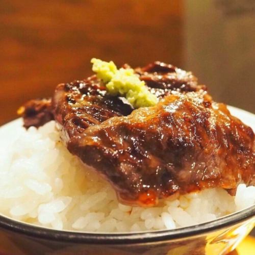 美味的肉配上美味的米饭,真是绝配。