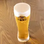 白天小酌的絕佳去處！即使是午餐時間，您也可以一邊享用烤肉一邊品嚐生啤酒！我們也提供高球雞尾酒和雫圇雞尾酒。