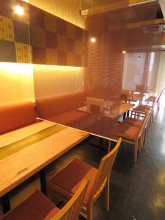 Table seats that can be used by 2 to 4 people.The high-quality hospitality space has a modern Japanese atmosphere.Please enjoy our specialty yakitori to your heart's content in a restaurant that is like an adult's hideout.