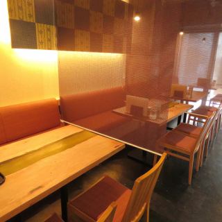 It is a table seat that can be used by a small number of people.The restaurant has a calm atmosphere that makes you want to stay longer ◎ Please use it for various occasions such as company drinking parties and gatherings with friends!