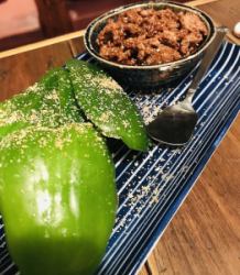脆皮青椒一份，配自製肉味噌