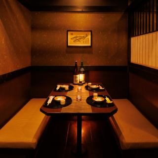和の趣き溢れる店内は大人の為の落ち着いた雰囲気となっております。10名様までご利用可能な完全個室は川崎での接待や女子会、合コンなど各種宴会に最適なプライベート個室空間♪お得な宴会コースプランもご予算に合わせて3500円~ご用意。誕生日や記念日にお得なサプライズ特典もご用意しております。