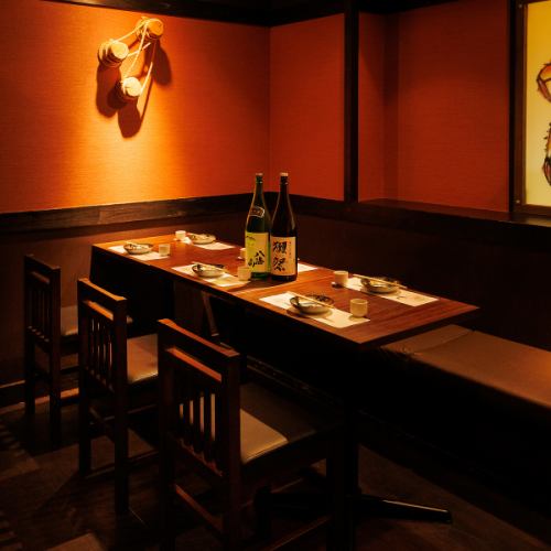 和の趣き溢れる店内は大人の為の落ち着いた雰囲気となっております。10名様までご利用可能な完全個室は川崎での接待や女子会、合コンなど各種宴会に最適なプライベート個室空間♪お得な宴会コースプランもご予算に合わせて3500円~ご用意。誕生日や記念日にお得なサプライズ特典もご用意しております。