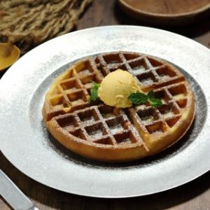 Crispy waffle + ice cream topping