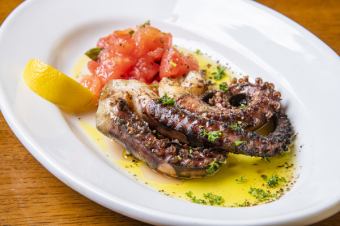 Grilled red squid with fresh tomato sauce