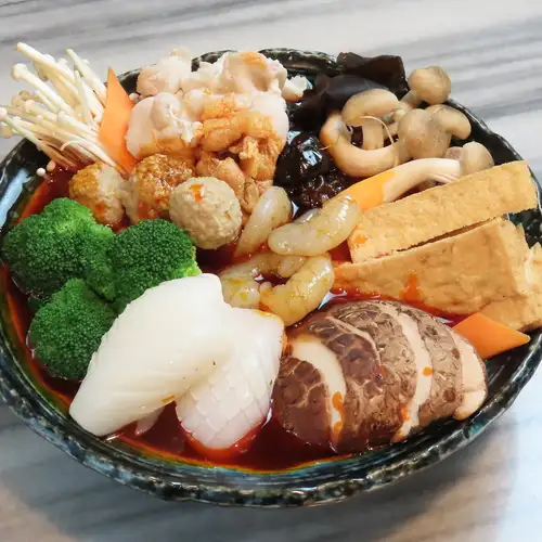 多彩な料理を楽しめる老地方コースの充実した内容